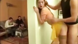 Una giovane bionda s ...