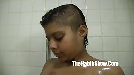 Una ragazza con una  ...